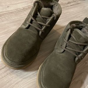 Like New UGG Nuemels